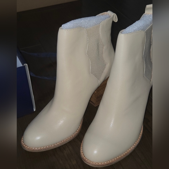 New in Box Splendid Magnolia Chelsea Bootie Khaki chunky heel size 8 ankle boots - Picture 1 of 13